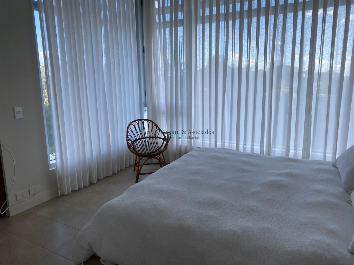 Apartamento ID.583 - Venta Apartamento Primera Linea Playa Brava 3 dormitorios y servicio 