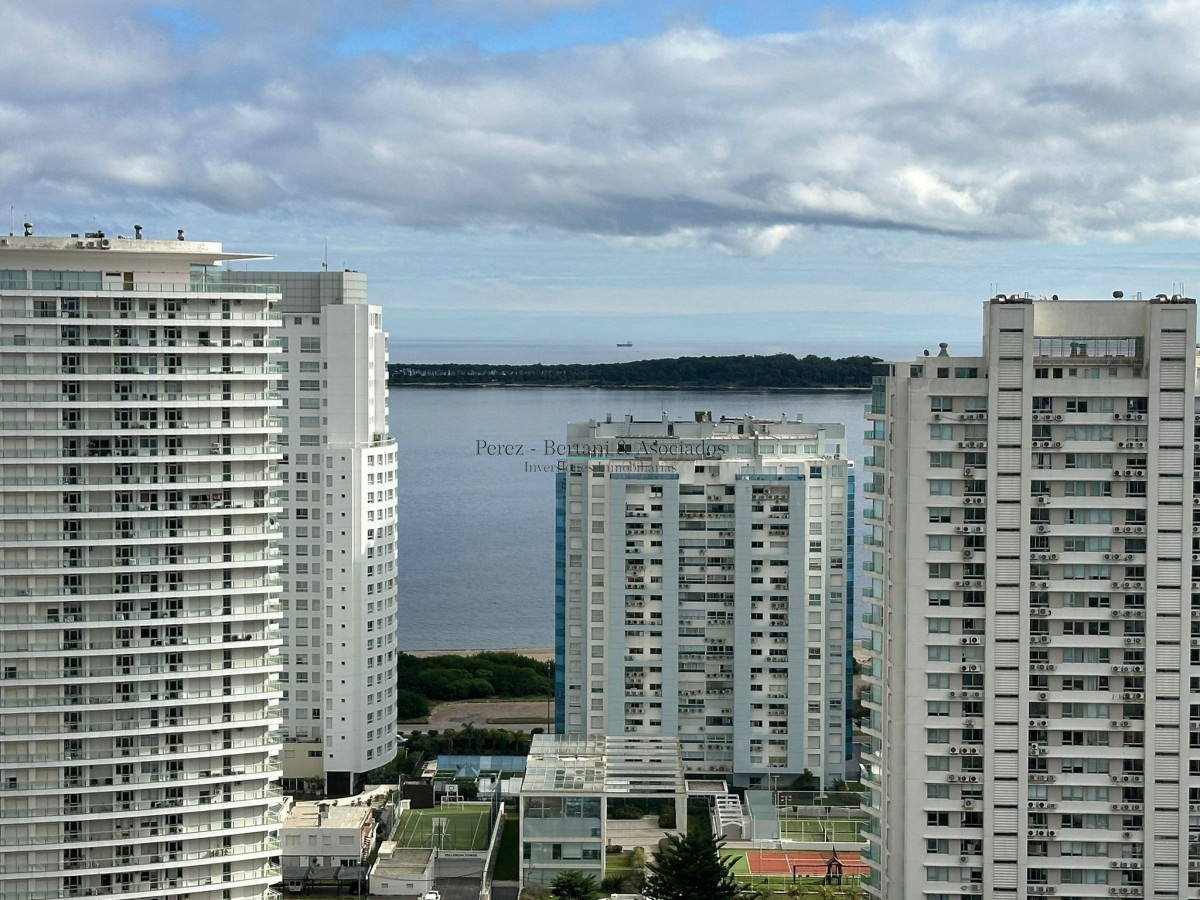Apartamento ID.599 - Venta Penthouse 3 dormitorios Torre con Amenities