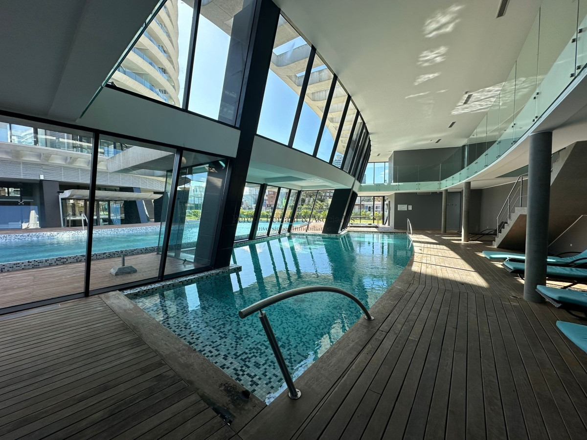 Apartamento ID.911 - Venta de hermoso a apartamento de tres dormitorios en torre con excelente ubicación en Punta del este en torre premium. 
