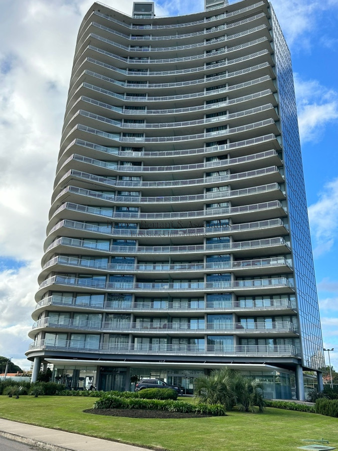 Apartamento ID.599 - Venta Penthouse 3 dormitorios Torre con Amenities