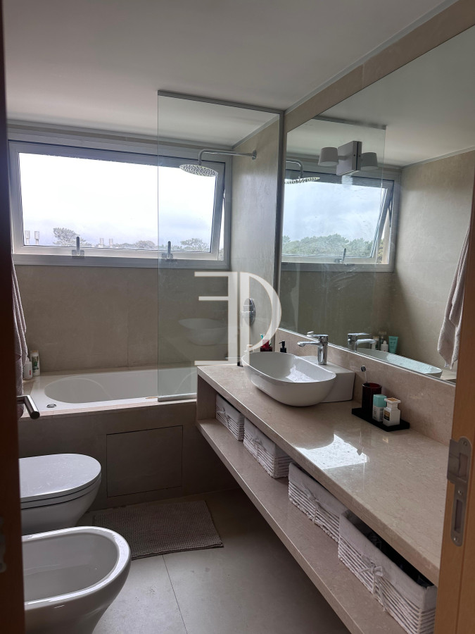 Apartamento ID.1336 - Alquiler apartamento primera linea playa brava