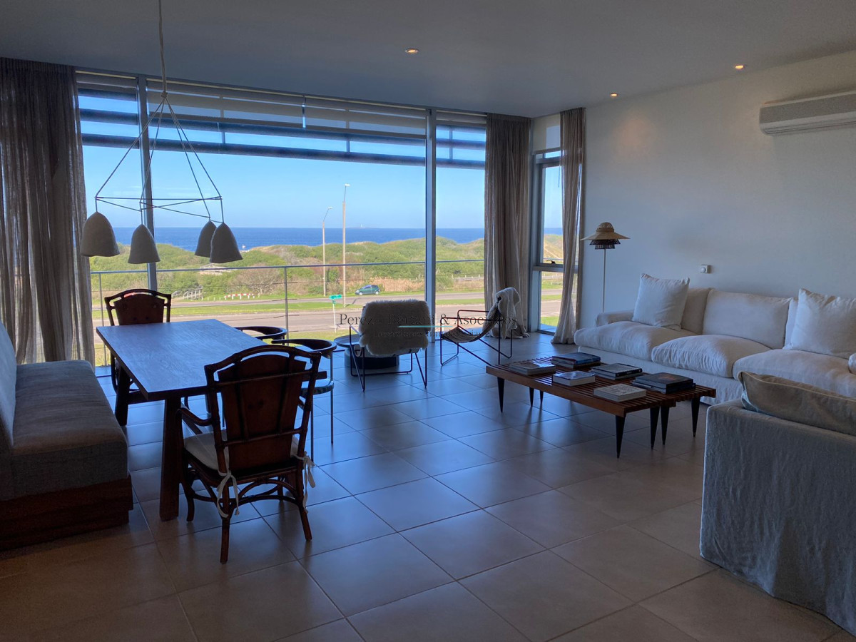 Apartamento ID.583 - Venta Apartamento Primera Linea Playa Brava 3 dormitorios y servicio 