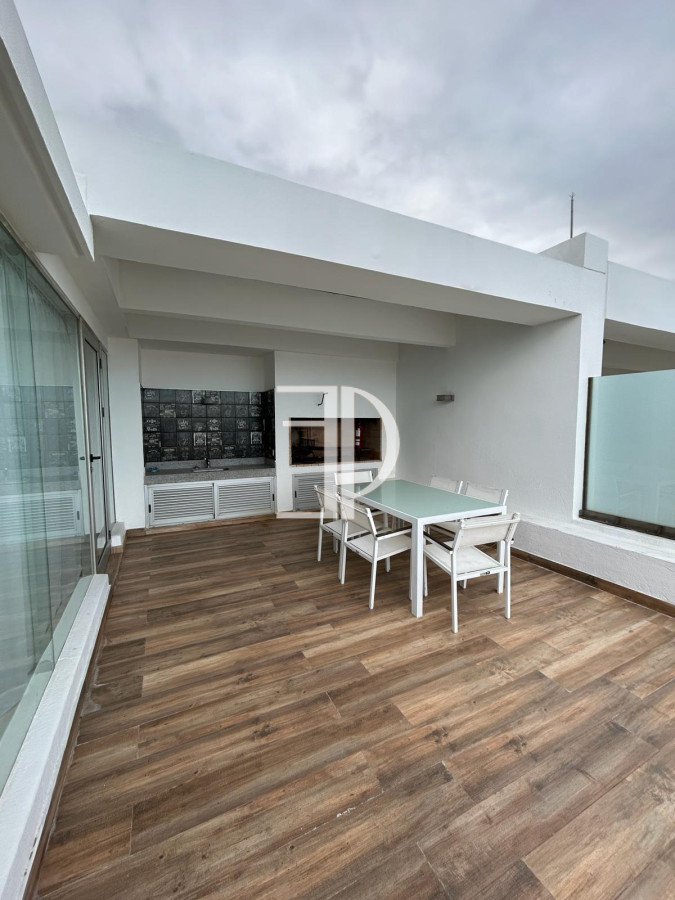 Apartamento ID.249 - Venta Penthouse Complejo Primera Linea Brava con amenities 