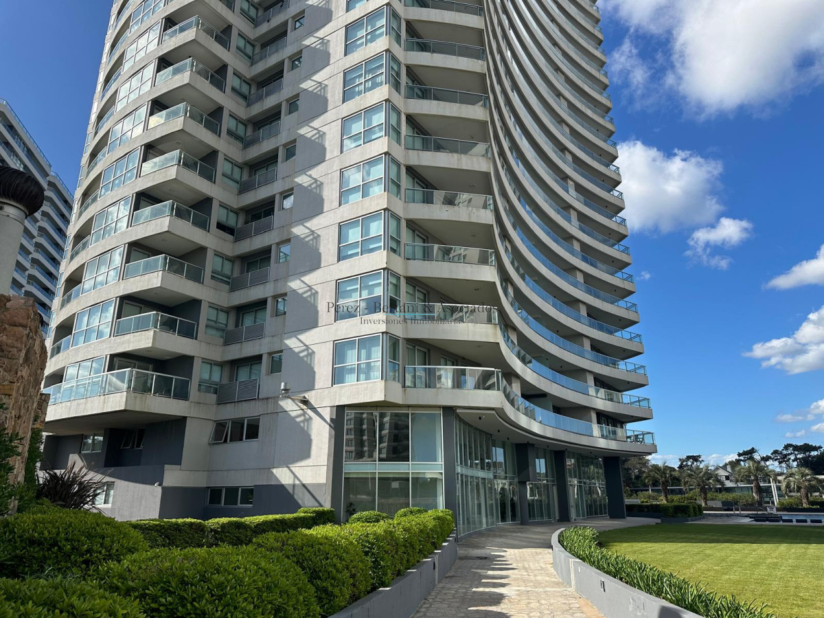 Apartamento ID.917 - Venta y Alquiler temporario hermoso apartamento a 50 mas de playa Brava