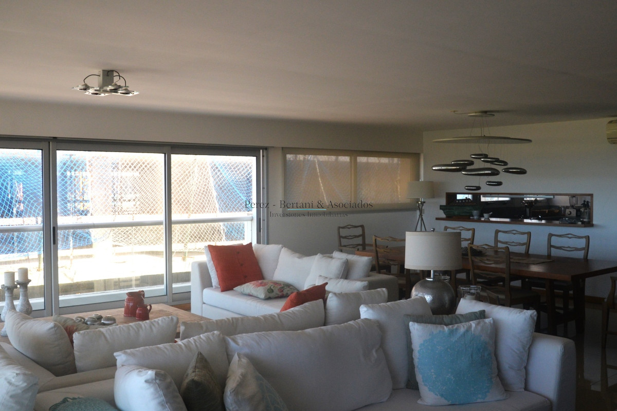 Apartamento ID.169 - Venta Apartamento 3 dormitorios y servicio Primera linea Playa Brava Complejo con amenities y espacio verde