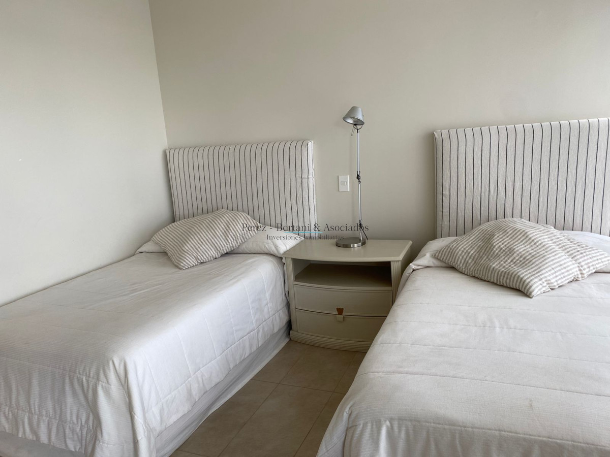 Apartamento ID.583 - Venta Apartamento Primera Linea Playa Brava 3 dormitorios y servicio 