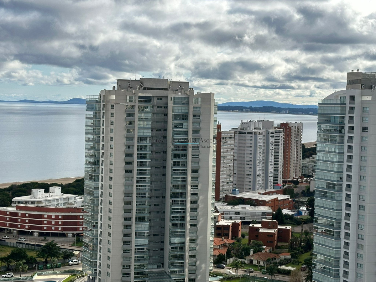 Apartamento ID.599 - Venta Penthouse 3 dormitorios Torre con Amenities