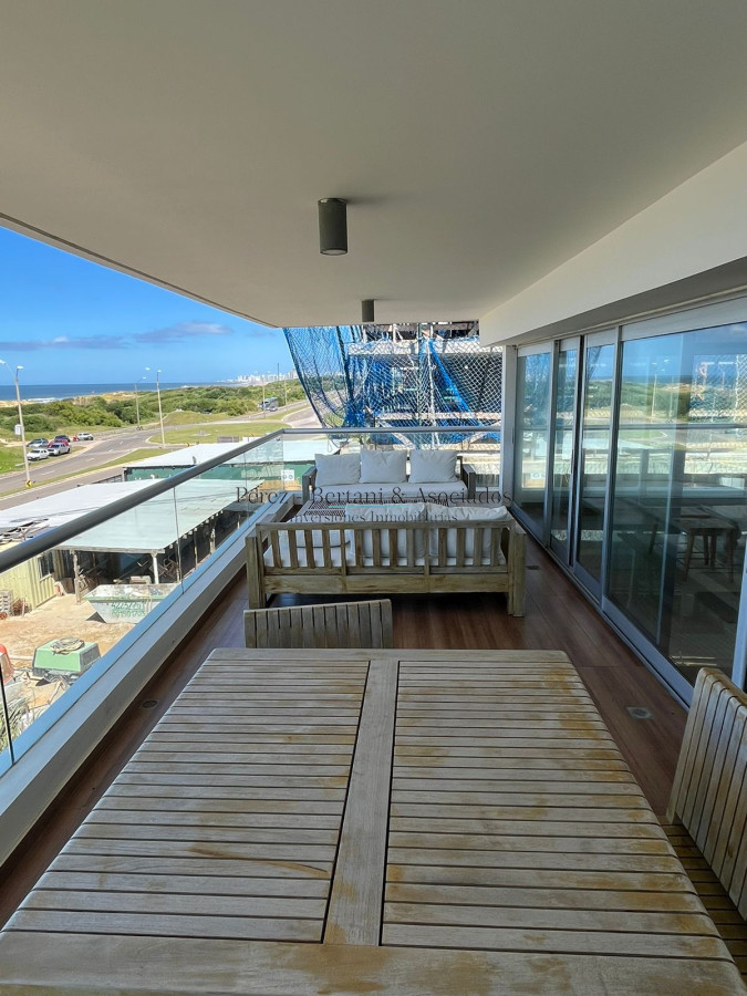 Apartamento ID.169 - Venta Apartamento 3 dormitorios y servicio Primera linea Playa Brava Complejo con amenities y espacio verde