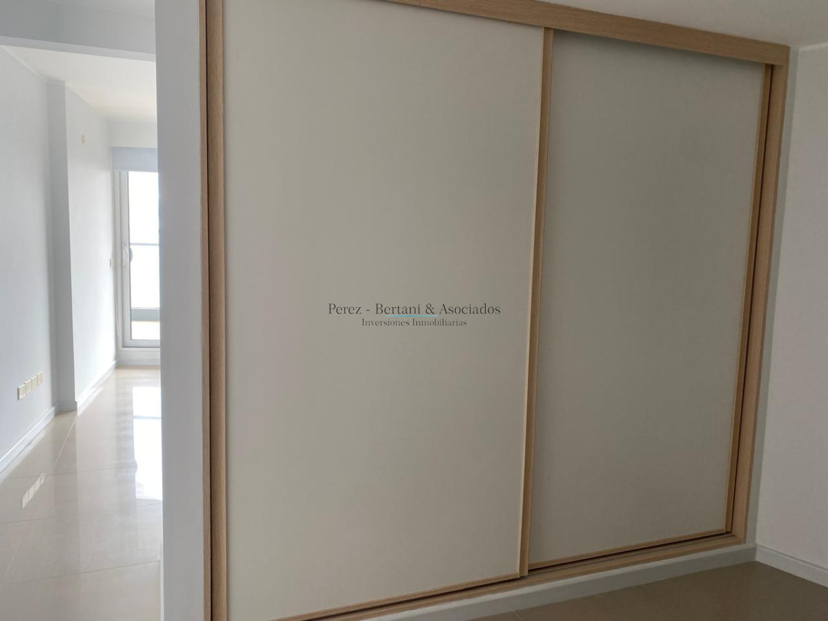 Apartamento ID.600 - Venta Apartamento 3 dormitorios  Primera linea Playa Mansa  Torre con amenities y espacio verde