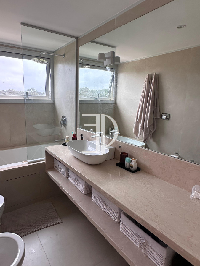 Apartamento ID.1336 - Alquiler apartamento primera linea playa brava