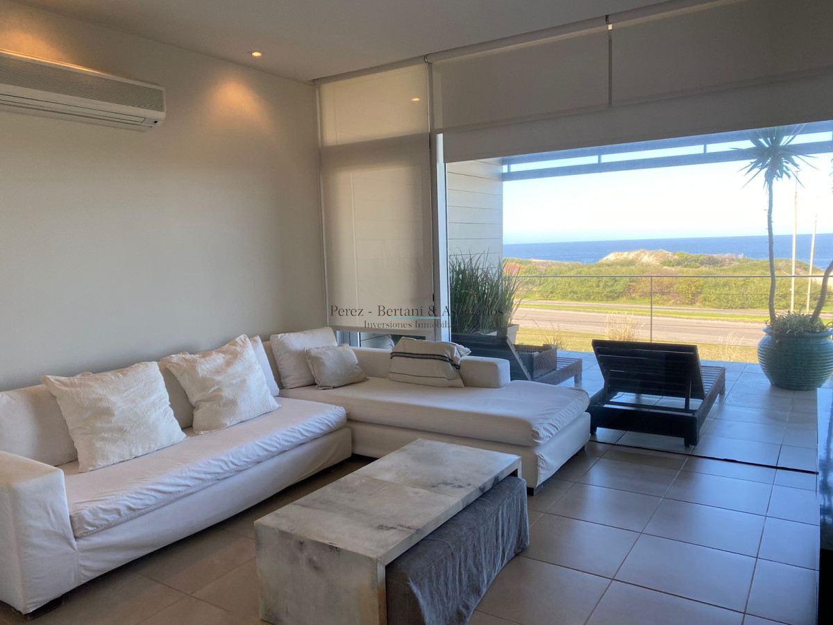 Apartamento ID.583 - Venta Apartamento Primera Linea Playa Brava 3 dormitorios y servicio 