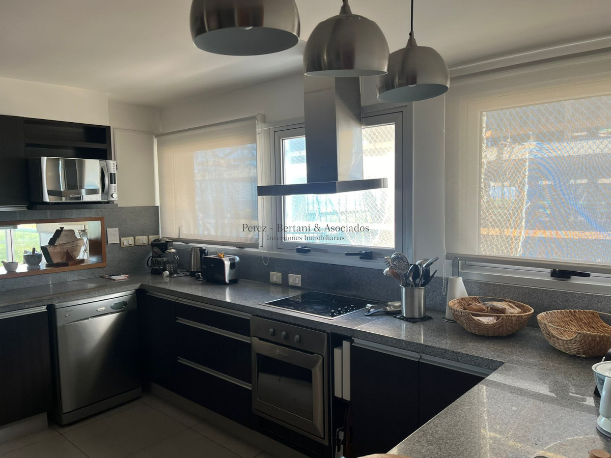 Apartamento ID.169 - Venta Apartamento 3 dormitorios y servicio Primera linea Playa Brava Complejo con amenities y espacio verde