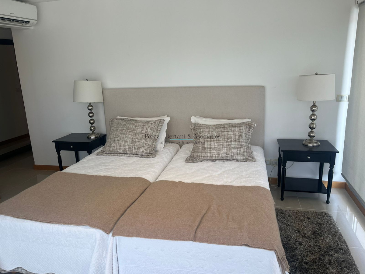 Apartamento ID.169 - Venta Apartamento 3 dormitorios y servicio Primera linea Playa Brava Complejo con amenities y espacio verde