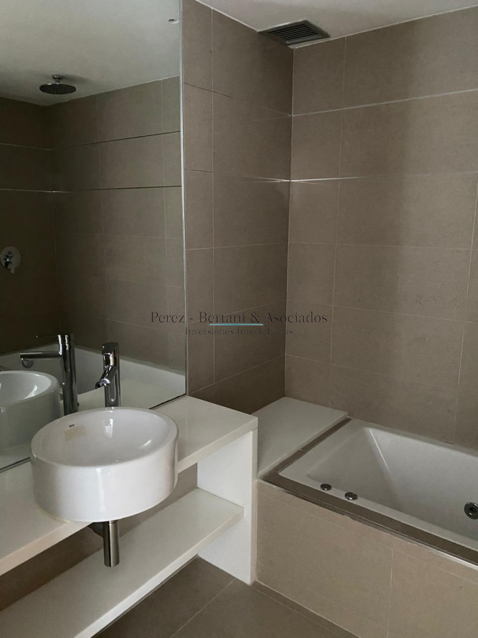 Apartamento ID.600 - Venta Apartamento 3 dormitorios  Primera linea Playa Mansa  Torre con amenities y espacio verde