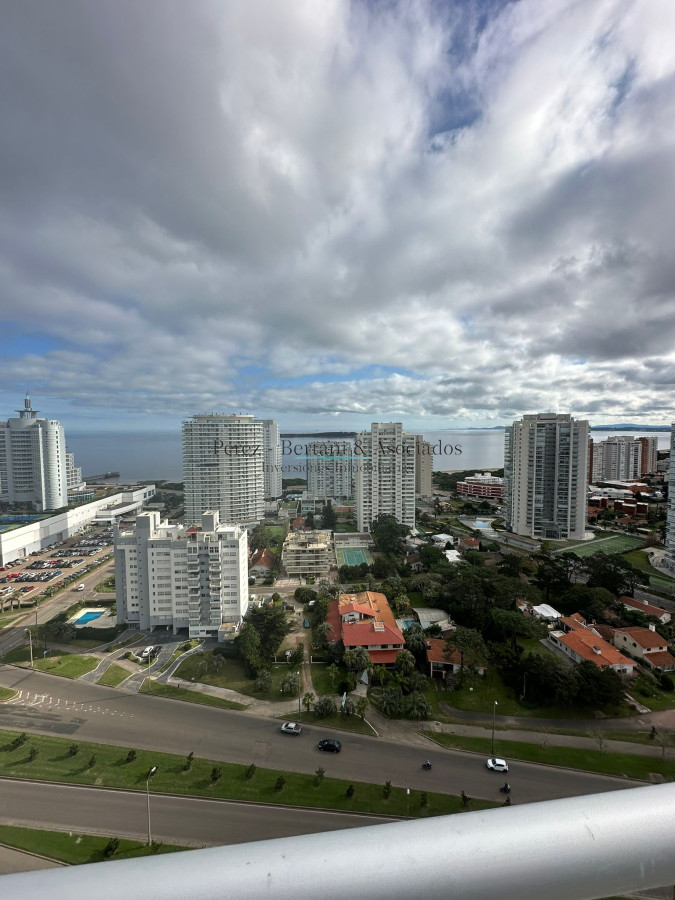 Apartamento ID.599 - Venta Penthouse 3 dormitorios Torre con Amenities
