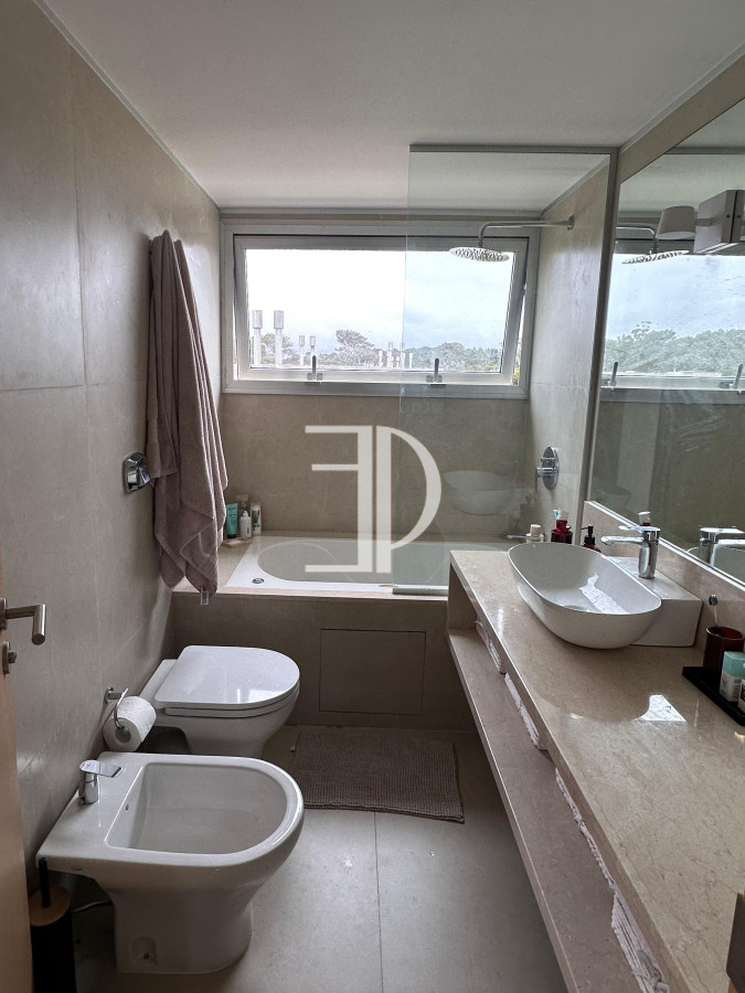Apartamento ID.1336 - Alquiler apartamento primera linea playa brava
