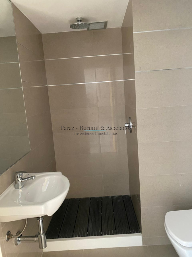 Apartamento ID.600 - Venta Apartamento 3 dormitorios  Primera linea Playa Mansa  Torre con amenities y espacio verde