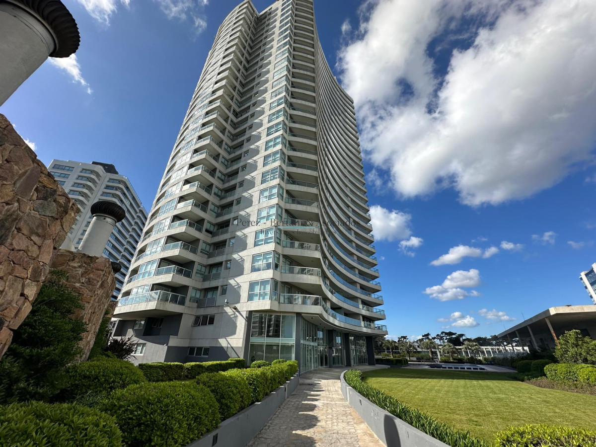 Apartamento ID.917 - Venta y Alquiler temporario hermoso apartamento a 50 mas de playa Brava