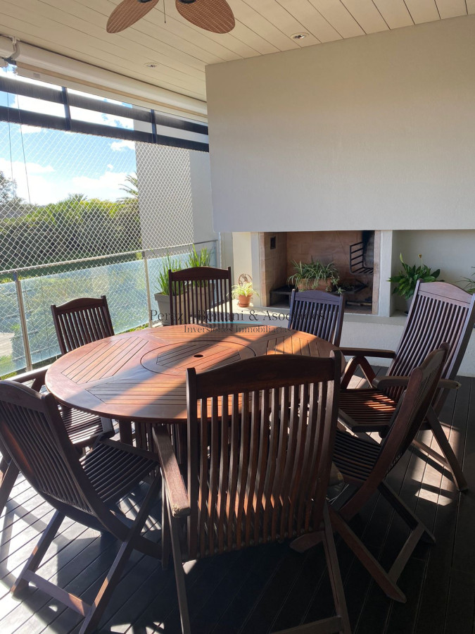 Apartamento ID.583 - Venta Apartamento Primera Linea Playa Brava 3 dormitorios y servicio 