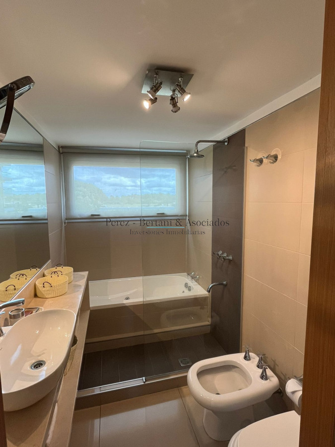 Apartamento ID.169 - Venta Apartamento 3 dormitorios y servicio Primera linea Playa Brava Complejo con amenities y espacio verde