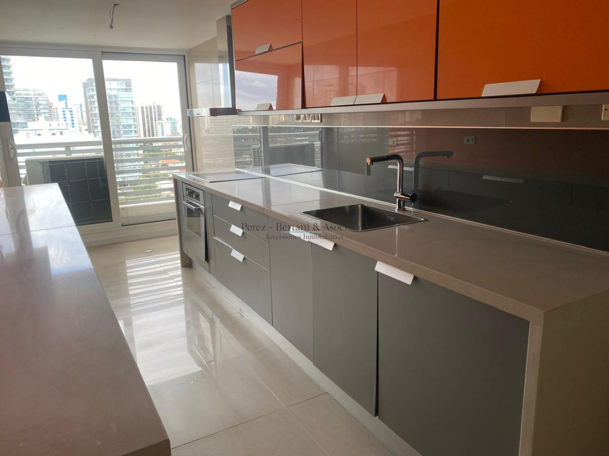Apartamento ID.600 - Venta Apartamento 3 dormitorios  Primera linea Playa Mansa  Torre con amenities y espacio verde