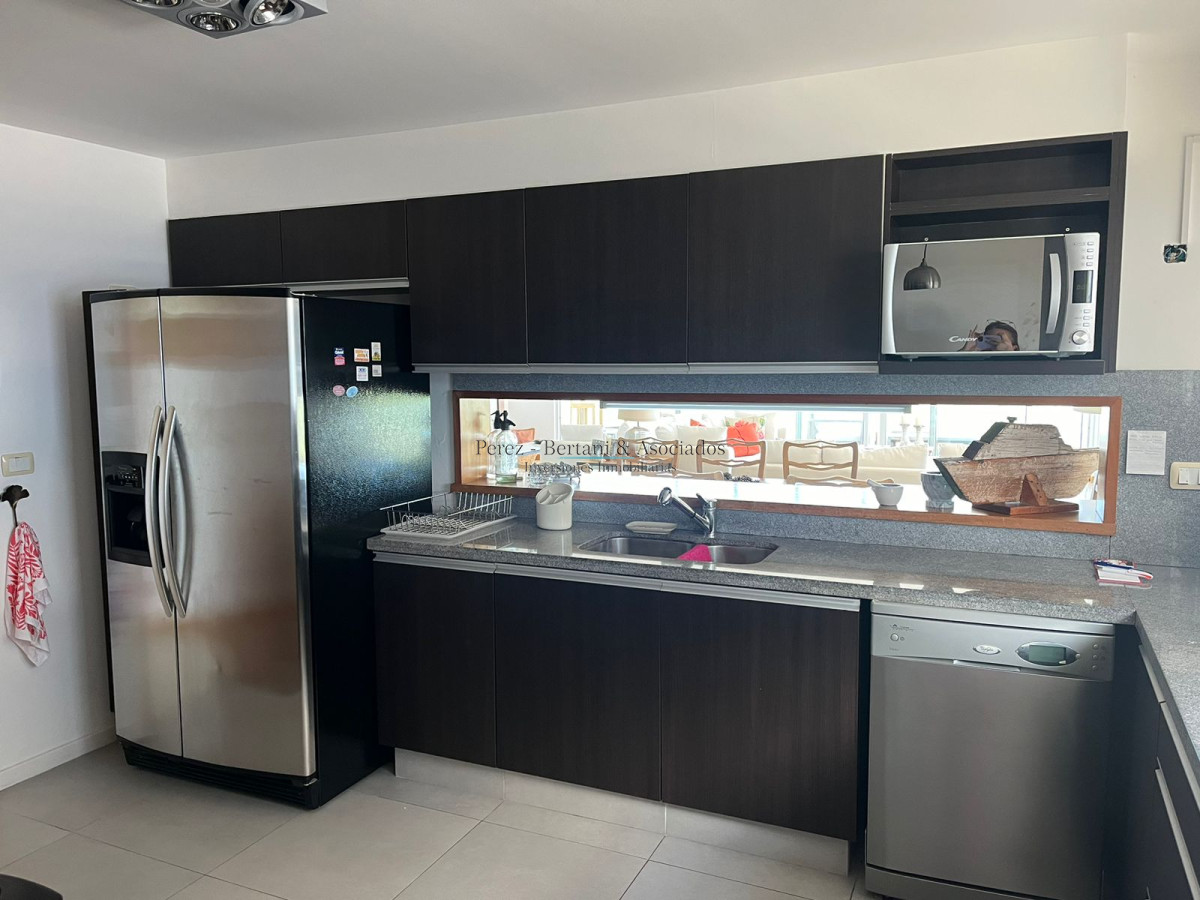 Apartamento ID.169 - Venta Apartamento 3 dormitorios y servicio Primera linea Playa Brava Complejo con amenities y espacio verde