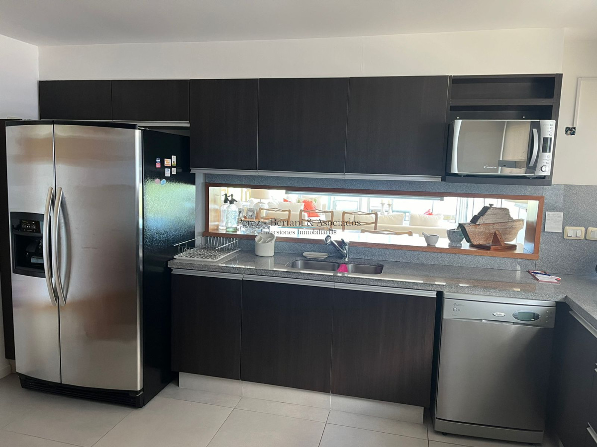 Apartamento ID.169 - Venta Apartamento 3 dormitorios y servicio Primera linea Playa Brava Complejo con amenities y espacio verde