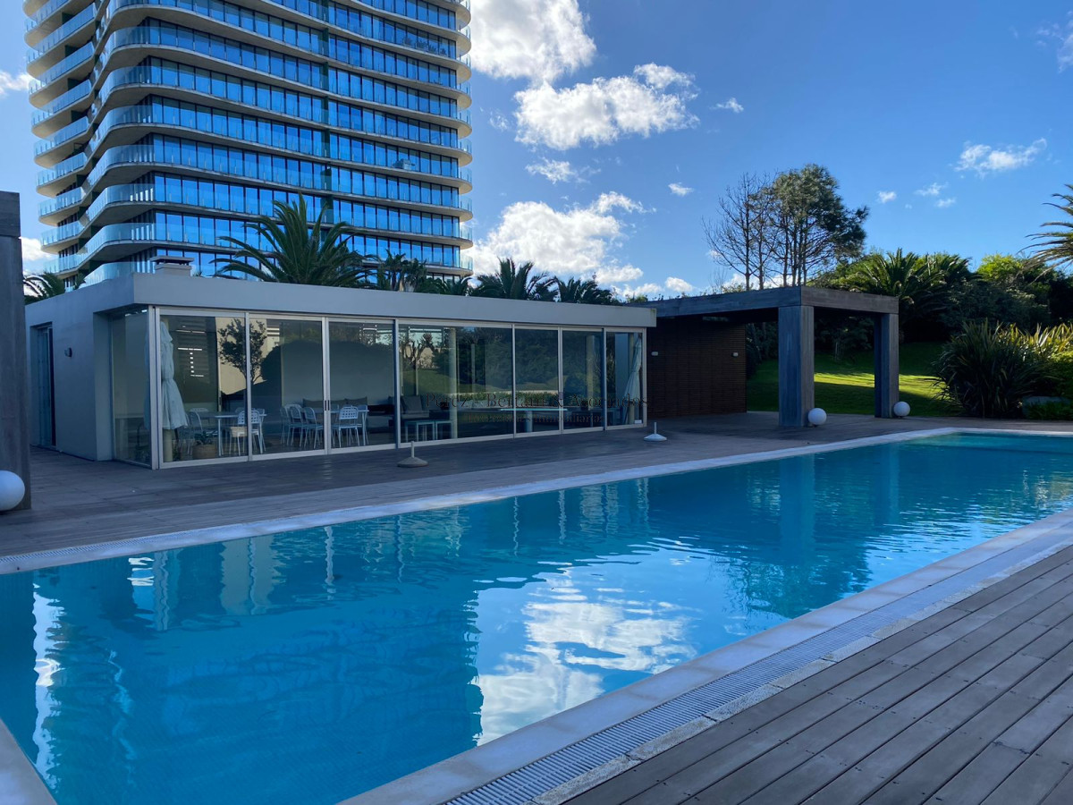 Apartamento ID.583 - Venta Apartamento Primera Linea Playa Brava 3 dormitorios y servicio 