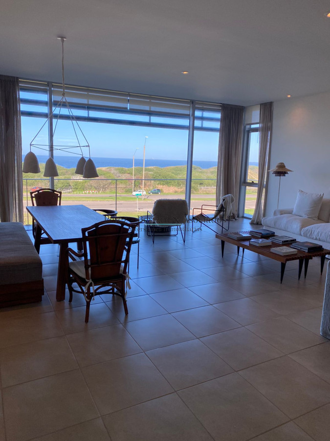 Apartamento ID.583 - Venta Apartamento Primera Linea Playa Brava 3 dormitorios y servicio 