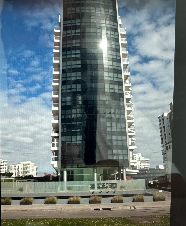 Apartamento ID.1386 - Venta y Alquiler Temporario de apartamento en la mejor ubicación en Punta del Este