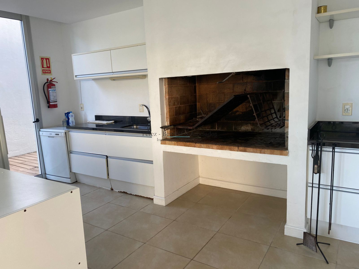 Apartamento ID.583 - Venta Apartamento Primera Linea Playa Brava 3 dormitorios y servicio 