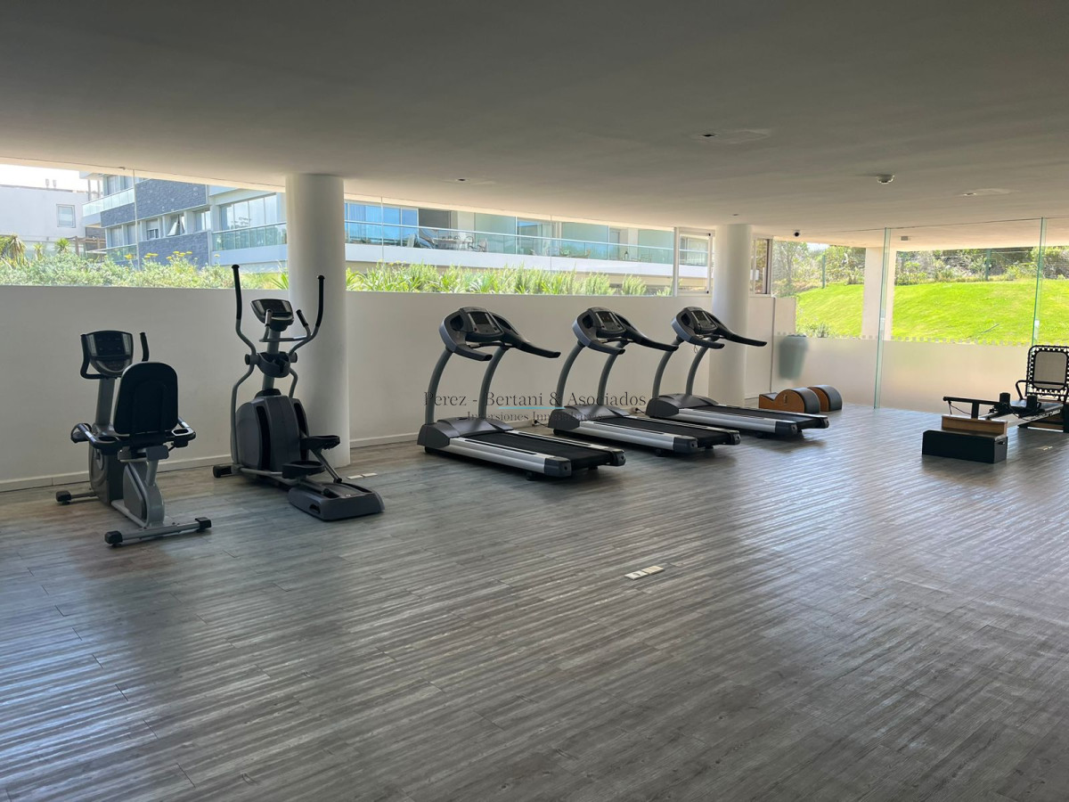 Apartamento ID.169 - Venta Apartamento 3 dormitorios y servicio Primera linea Playa Brava Complejo con amenities y espacio verde