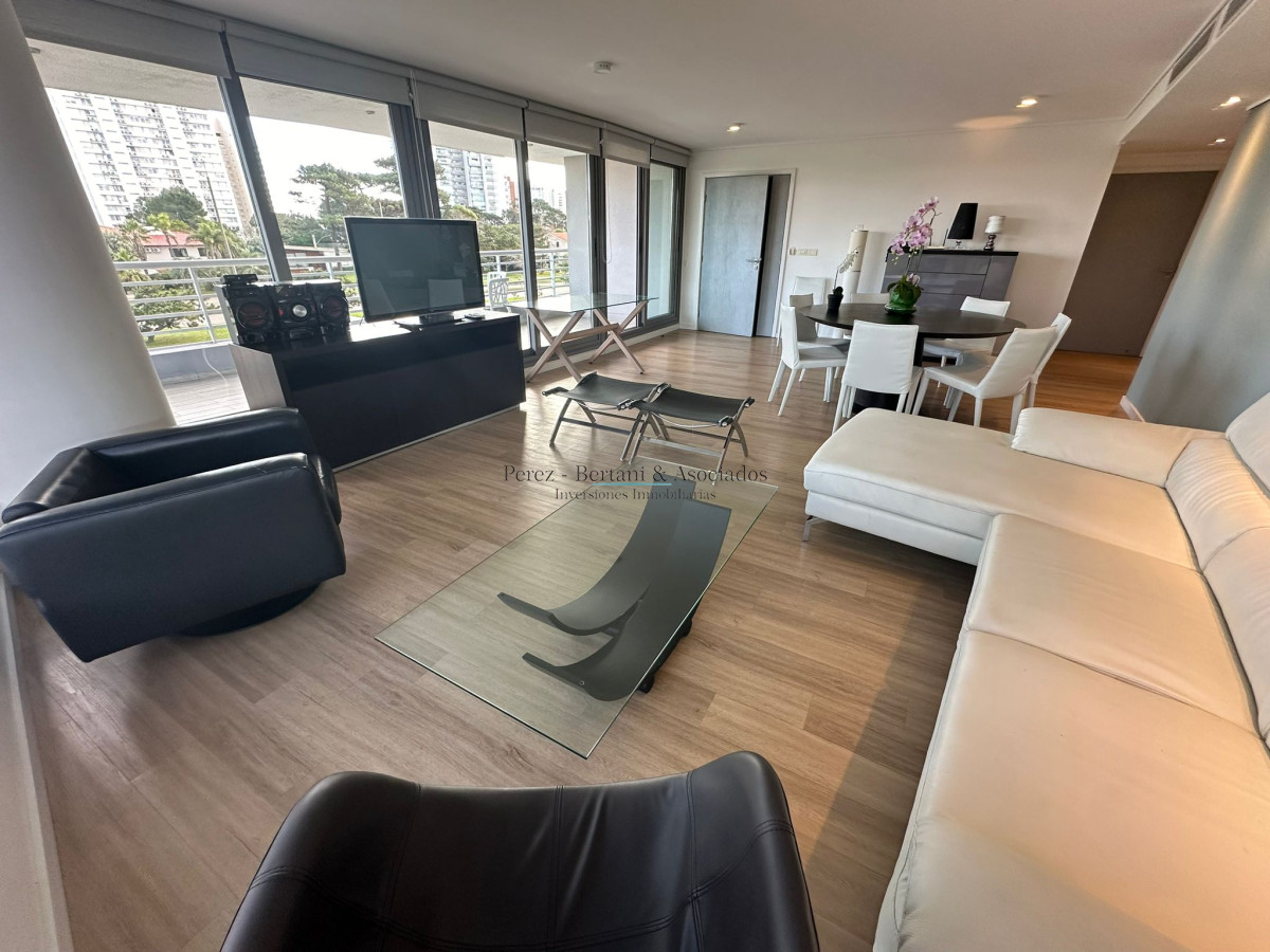 Apartamento ID.586 - Venta Apartamento 3 dormitorios Zona Mansa