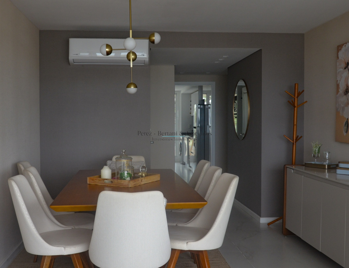Apartamento ID.184 - Venta Apartamento 3 dormitorios ,con parrillero propio  Primera linea Playa Mansa, Torre con amenities