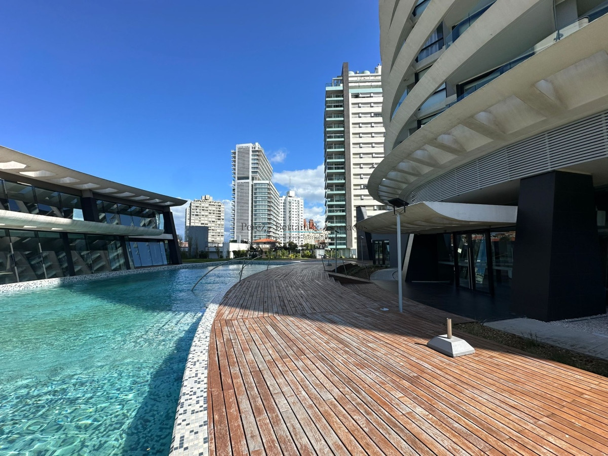 Apartamento ID.911 - Venta de hermoso a apartamento de tres dormitorios en torre con excelente ubicación en Punta del este en torre premium. 