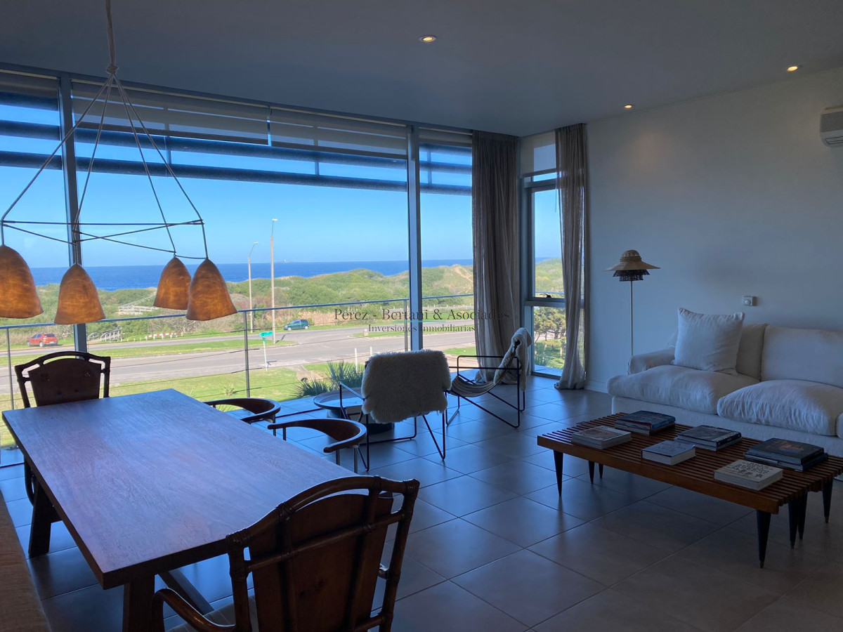 Apartamento ID.583 - Venta Apartamento Primera Linea Playa Brava 3 dormitorios y servicio 