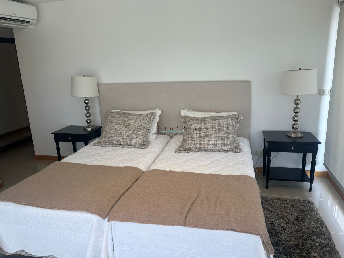 Apartamento ID.169 - Venta Apartamento 3 dormitorios y servicio Primera linea Playa Brava Complejo con amenities y espacio verde