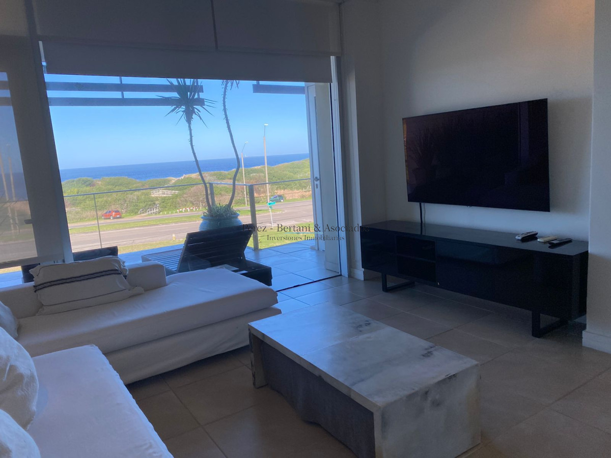 Apartamento ID.583 - Venta Apartamento Primera Linea Playa Brava 3 dormitorios y servicio 