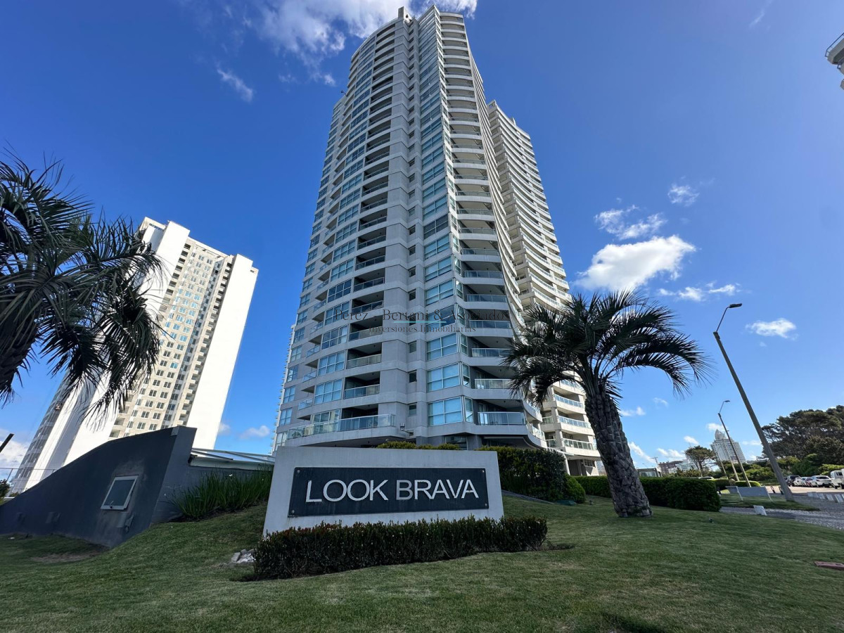 Apartamento ID.917 - Venta y Alquiler temporario hermoso apartamento a 50 mas de playa Brava