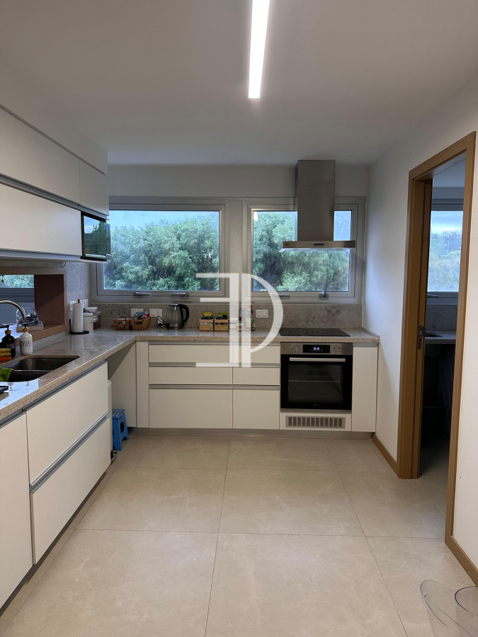 Apartamento ID.1336 - Alquiler apartamento primera linea playa brava