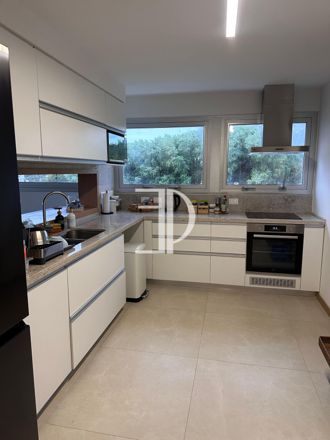 Apartamento ID.1336 - Alquiler apartamento primera linea playa brava