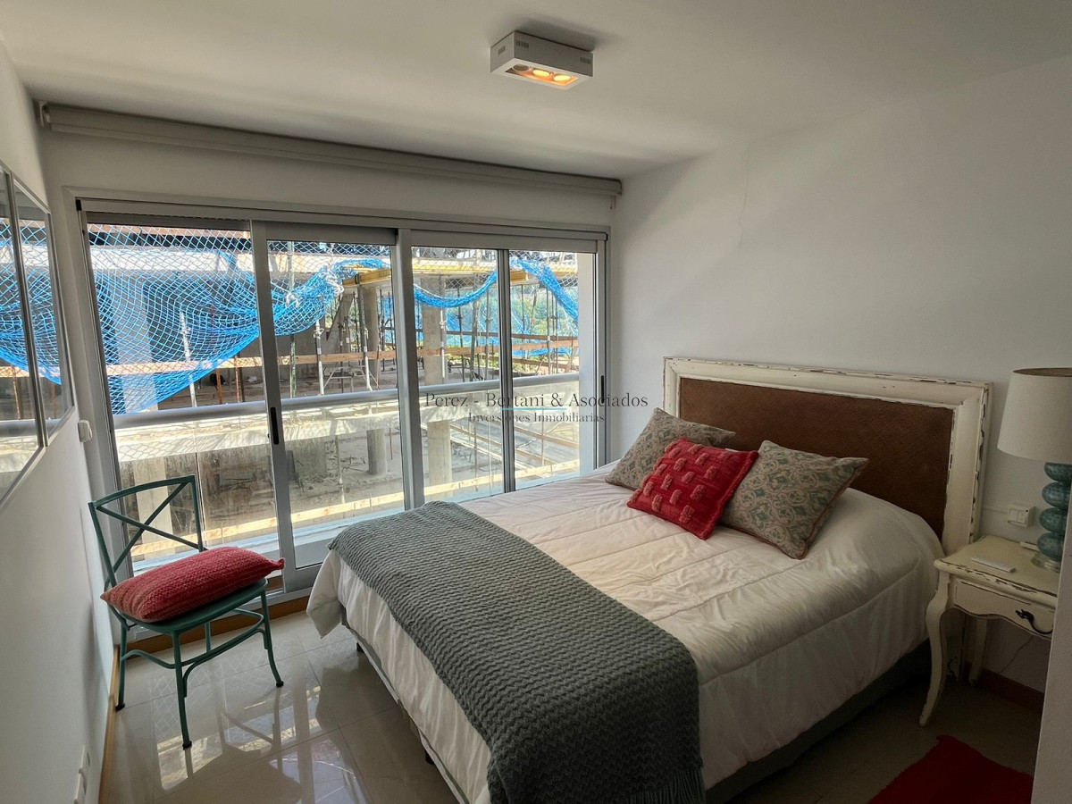 Apartamento ID.169 - Venta Apartamento 3 dormitorios y servicio Primera linea Playa Brava Complejo con amenities y espacio verde