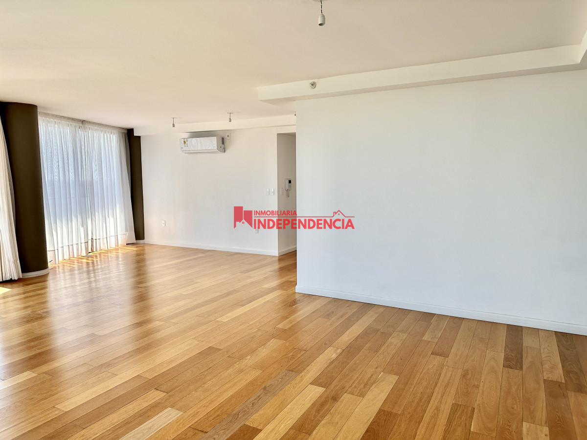 Apartamento ID.239 - Alquiler depto en la Torre de la Defensa 3 dormitorios