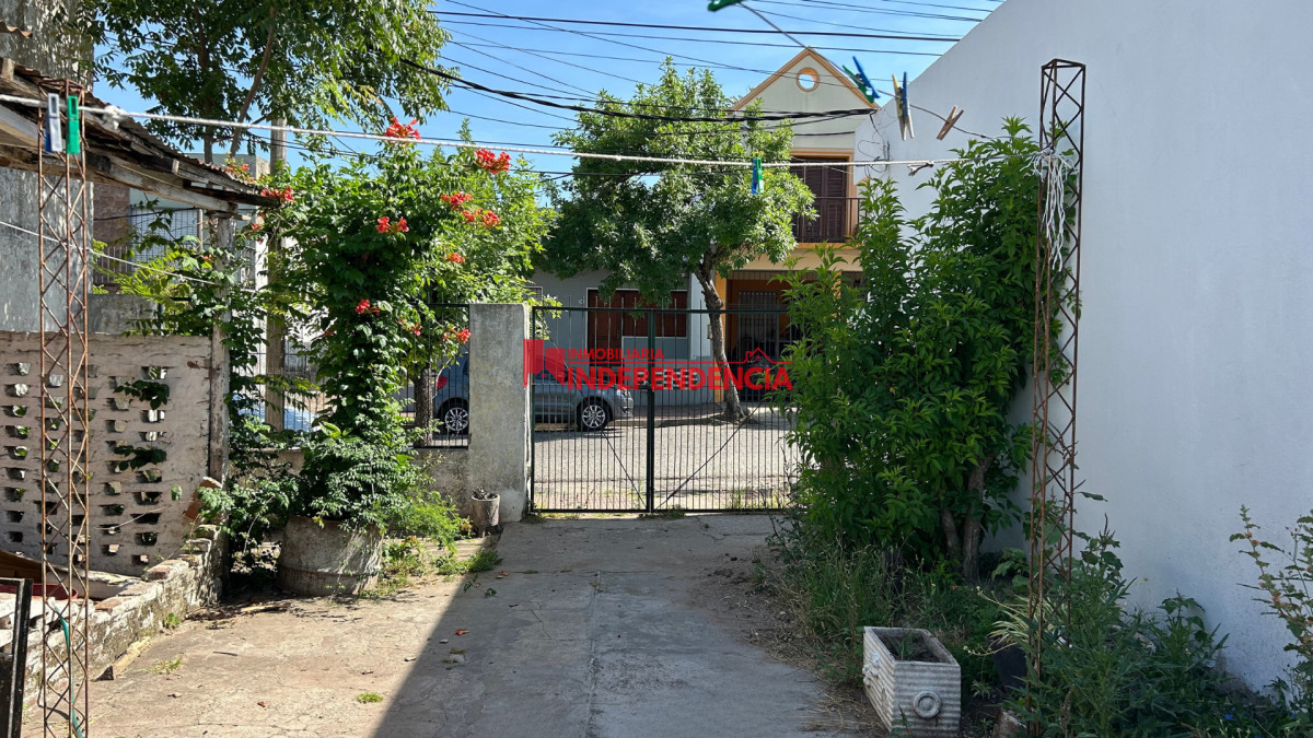 Casa ID.267 - En Venta casa con comercio de 251m2
