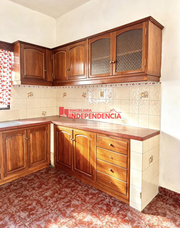 Casa ID.320 - Casa en alquiler con fondo y garaje