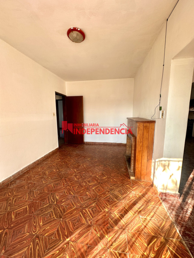 Casa ID.320 - Casa en alquiler con fondo y garaje