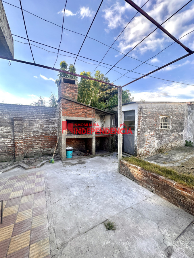 Casa ID.320 - Casa en alquiler con fondo y garaje