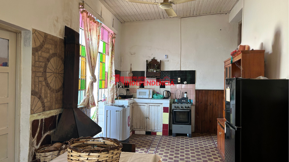 Casa ID.267 - En Venta casa con comercio de 251m2
