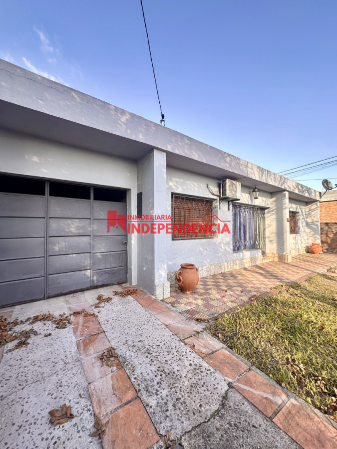 Casa ID.320 - Casa en alquiler con fondo y garaje