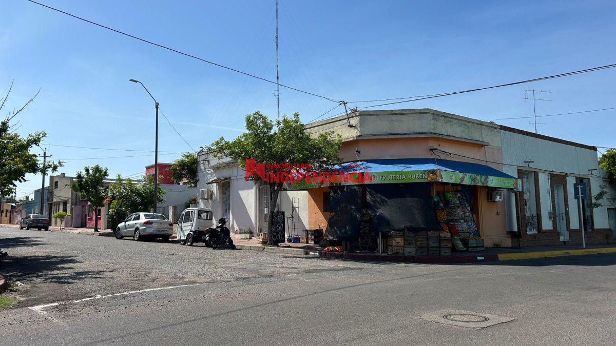 Casa ID.267 - En Venta casa con comercio de 251m2